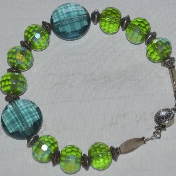 GREEN FACETED GLASS & AQUA BEADED BRACELET 7.5" - Picture 1 of 1